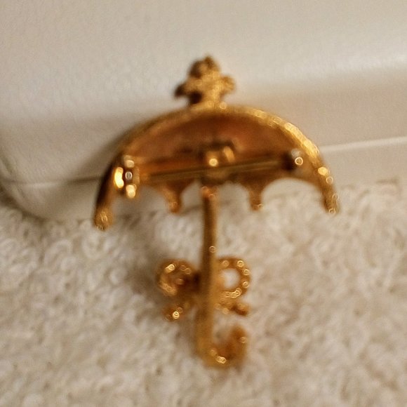 *GIFT* Vintage Detailed Gold Tone Umbrella Brooch / Pin - Picture 2 of 10